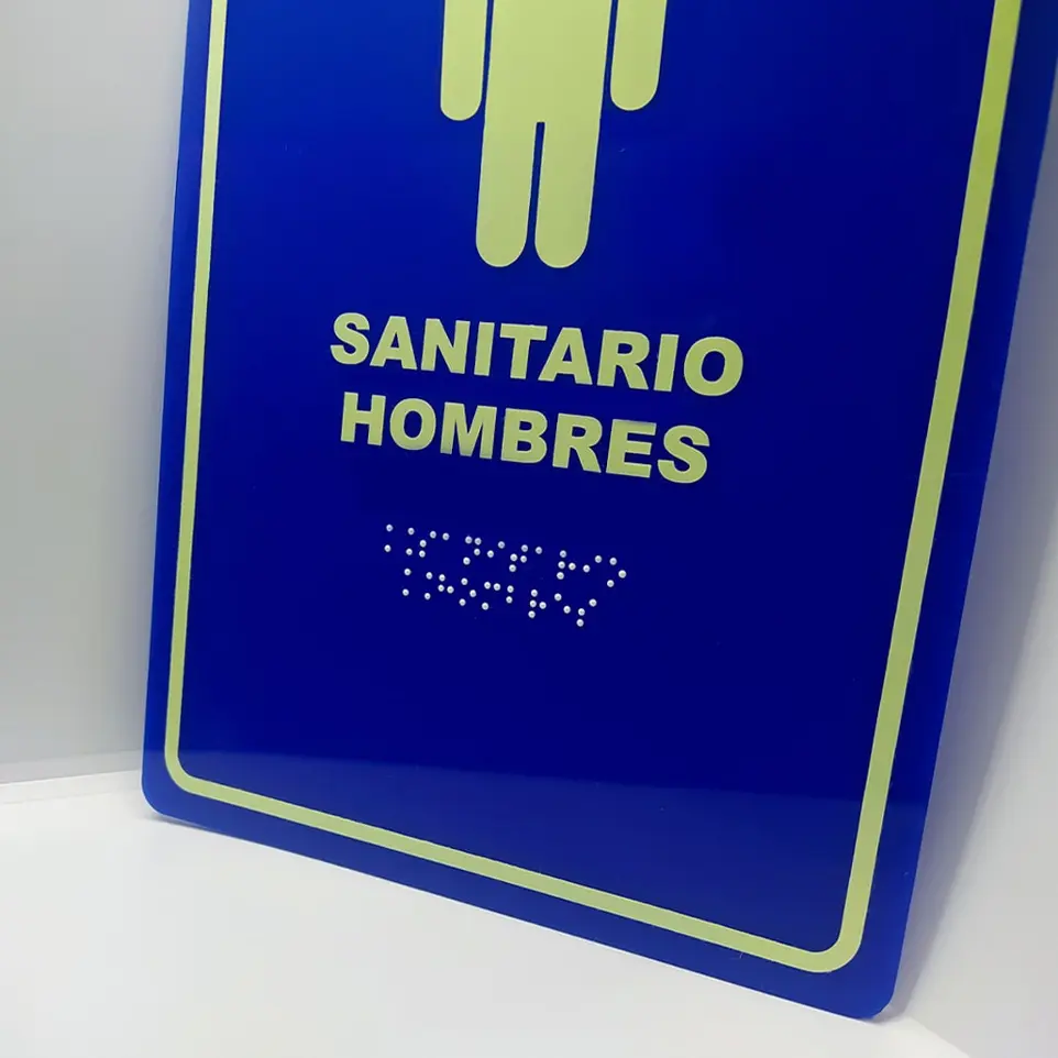 Grabado Braille sobre letreros o señales
