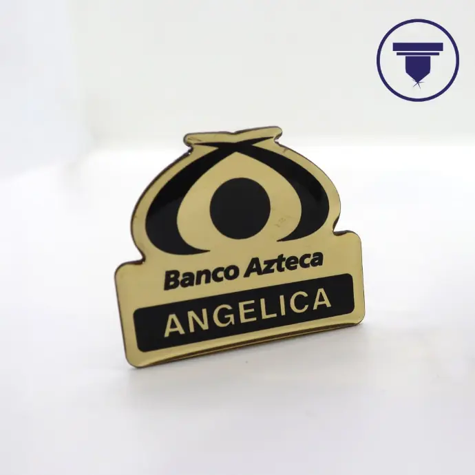 GAF-04 GAFETE CLÁSICO LÁSER. (Grabado láser, Dorado destape negro, Broche de Alfiler de seguridad, Gota de resina)