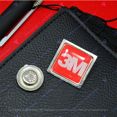 [PIN-02-ZR-Etiqueta-Plata-Imán] PIN-02 Pin cuadrado (Broche de Imán 1 punto, Base Plata)